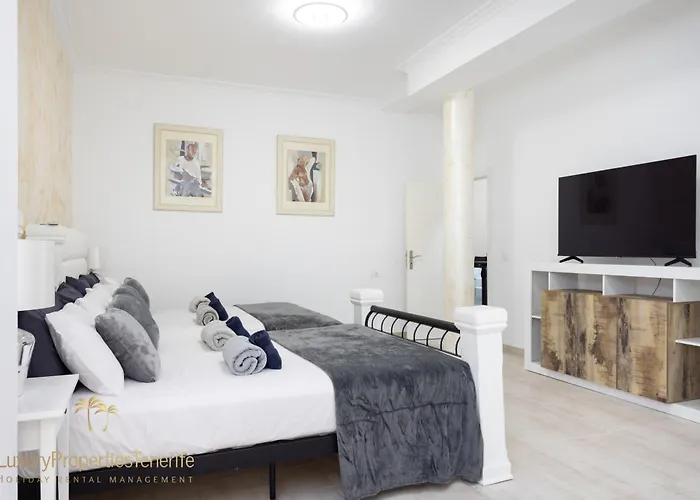 Tropical Вілла Адехе