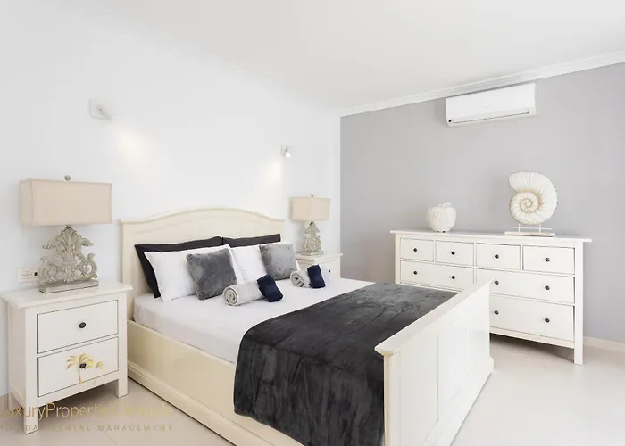 Tropical Вілла Адехе